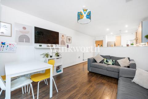 3 Leverton Close, London, N22 7BT