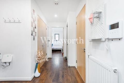 3 Leverton Close, London, N22 7BT