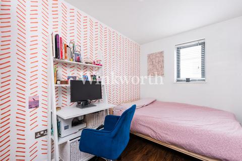 3 Leverton Close, London, N22 7BT