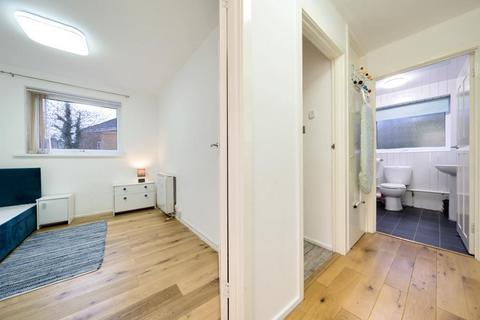 2 bedroom apartment to rent - Epping Close,  Reading,  RG1
