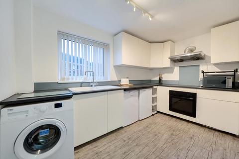 2 bedroom flat to rent, Epping Close,  Reading,  RG1