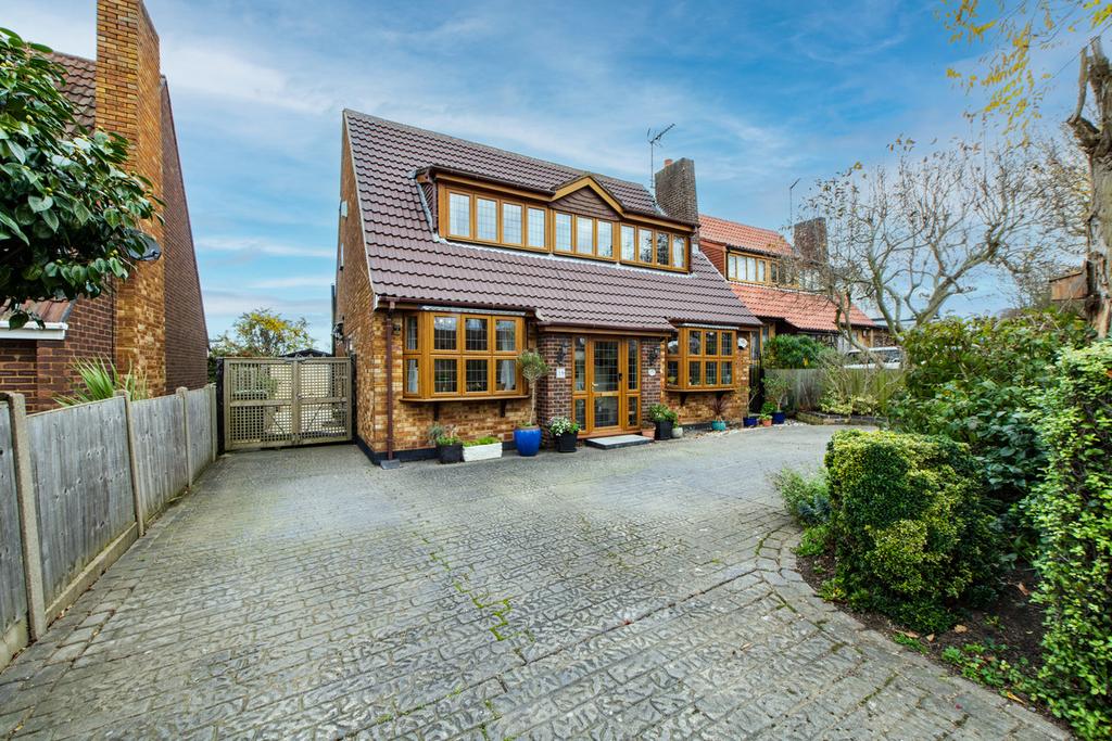 Green Lane, Leighonsea, SS9 5 bed detached house for sale £840,000