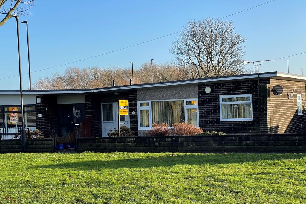 Wilton Drive, Whitley Bay, Tyne and... 3 bed semidetached bungalow £