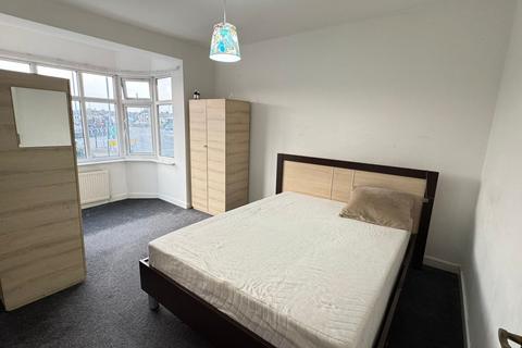 2 bedroom flat to rent, Great Cambridge Road, London, N18