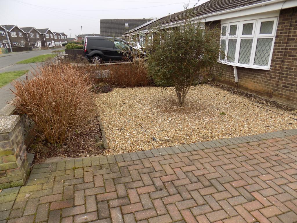 Woodlands Avenue, Immingham DN40 2 bed semidetached bungalow £600