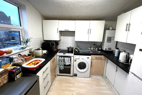 3 bedroom flat for sale, Arngask Road, Catford, SE6