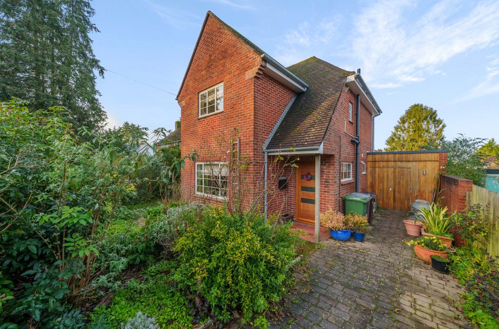 Alresford Road, Winchester, Hampshire, SO23 3 bed detached house for