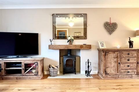 30 Bishopdale Drive, Collingham, Wetherby, LS22 5LP