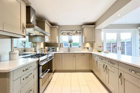 30 Bishopdale Drive, Collingham, Wetherby, LS22 5LP