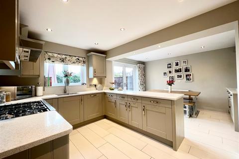 30 Bishopdale Drive, Collingham, Wetherby, LS22 5LP