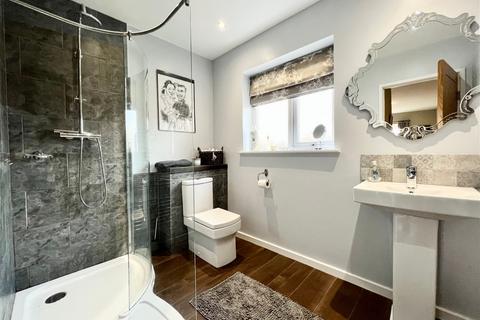 30 Bishopdale Drive, Collingham, Wetherby, LS22 5LP