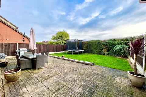 30 Bishopdale Drive, Collingham, Wetherby, LS22 5LP