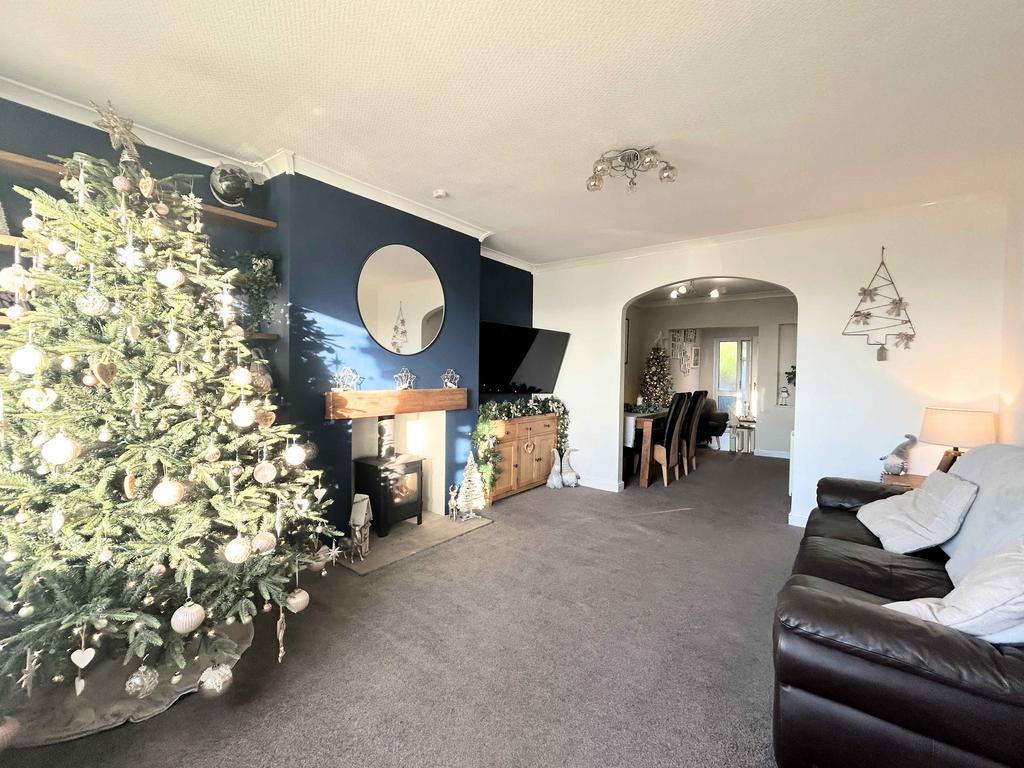 Roper Lane, Queensbury BD13 3 bed semidetached house for sale £250,000