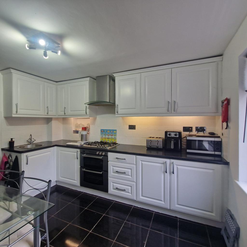 Room 1 1 Pillcroft Close, Gloucester 1 bed terraced house to