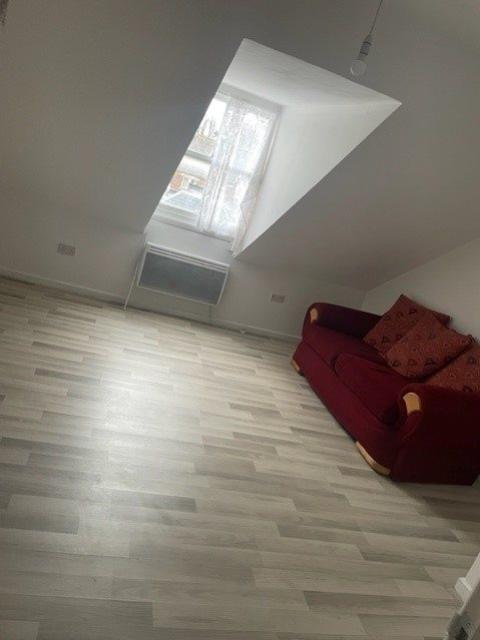 Lounge photo (1)