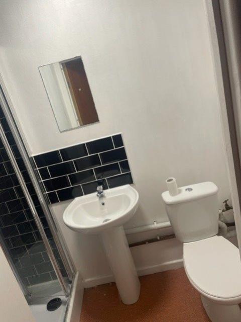 Bathroom 2 (1)