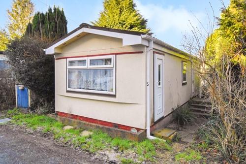 1 Bedroom Park Home   approx 28 x 12
