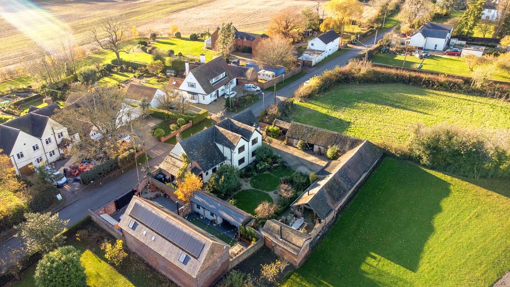 Wykin Road Wykin Village Hinckley, Leicestershire, LE10 3EF 4 bed