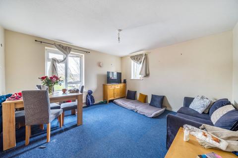 1 bedroom flat for sale, Robin Close, Hampton, TW12