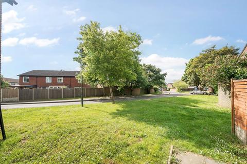 1 bedroom flat for sale, Robin Close, Hampton, TW12