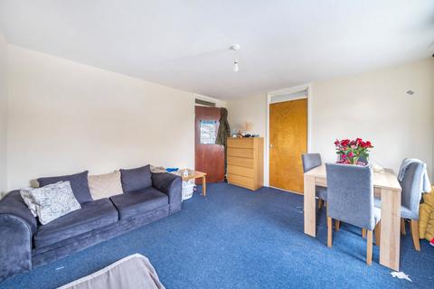 1 bedroom flat for sale, Robin Close, Hampton, TW12