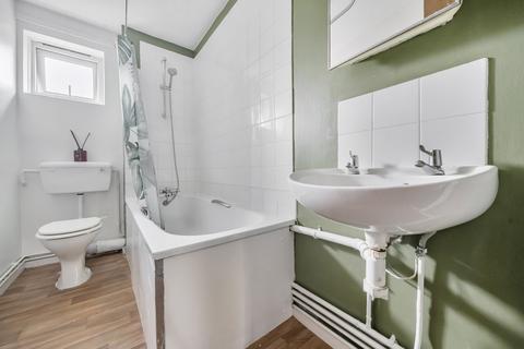 1 bedroom flat for sale, Robin Close, Hampton, TW12
