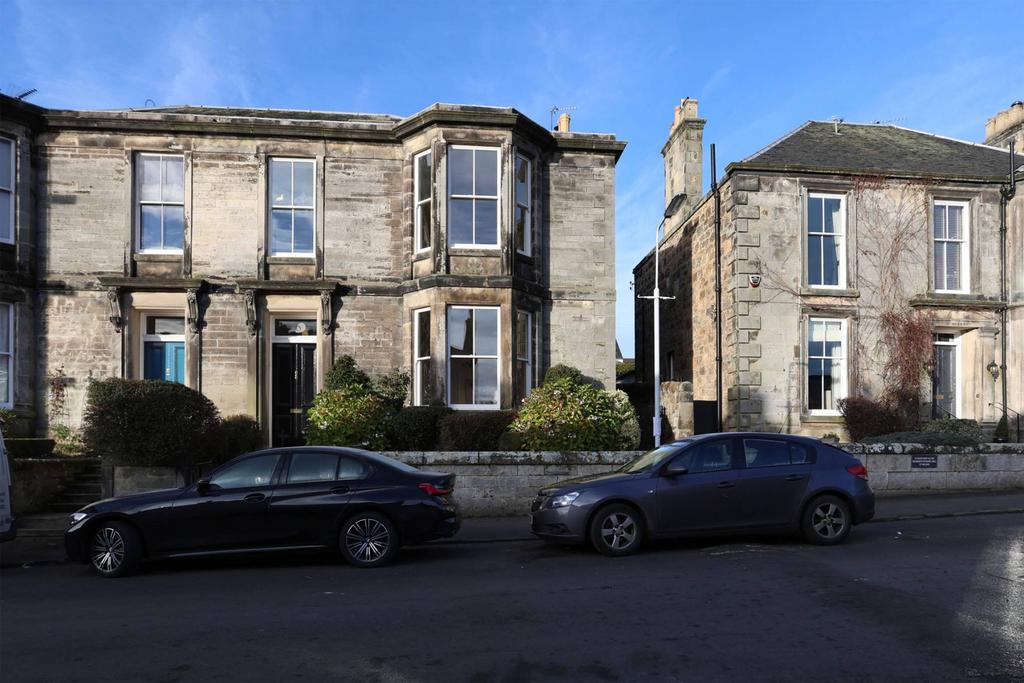 Oakridge 6 Seaside Place, Aberdour, KY3 0TX 5 bed semidetached house