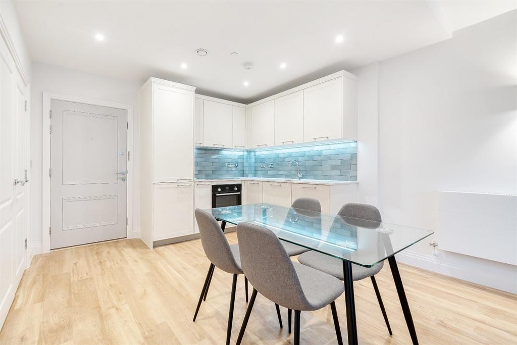 Apartment in Reading - View 3