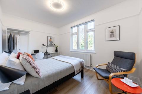 4 bedroom flat for sale, Brondesbury Park, Brondesbury, London, NW6