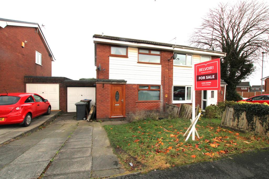 Langdale Road, Kitt Green, Wigan, WN5 3 bed semidetached house £125,000