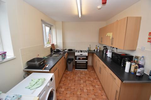5 bedroom terraced house to rent, Russell Terrace, Leamington Spa, Warwickshire, CV31