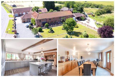 4 bedroom equestrian property for sale, The Old Barn, Stockwith Road, Walkeringham, Doncaster, DN10