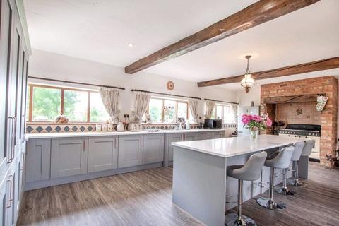 4 bedroom equestrian property for sale, The Old Barn, Stockwith Road, Walkeringham, Doncaster, DN10