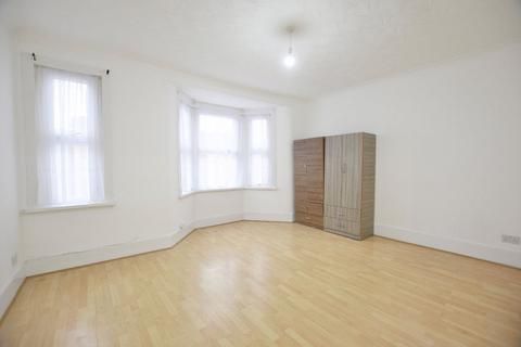 2 bedroom flat to rent, Greenleaf Road, East Ham, E6