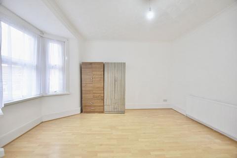 2 bedroom flat to rent, Greenleaf Road, East Ham, E6