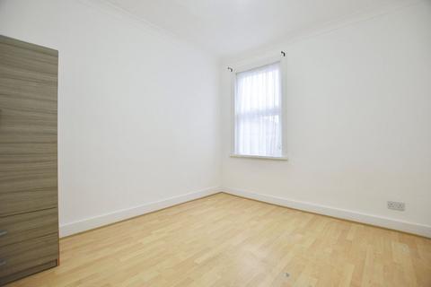2 bedroom flat to rent, Greenleaf Road, East Ham, E6