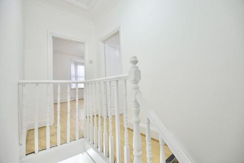 2 bedroom flat to rent, Greenleaf Road, East Ham, E6