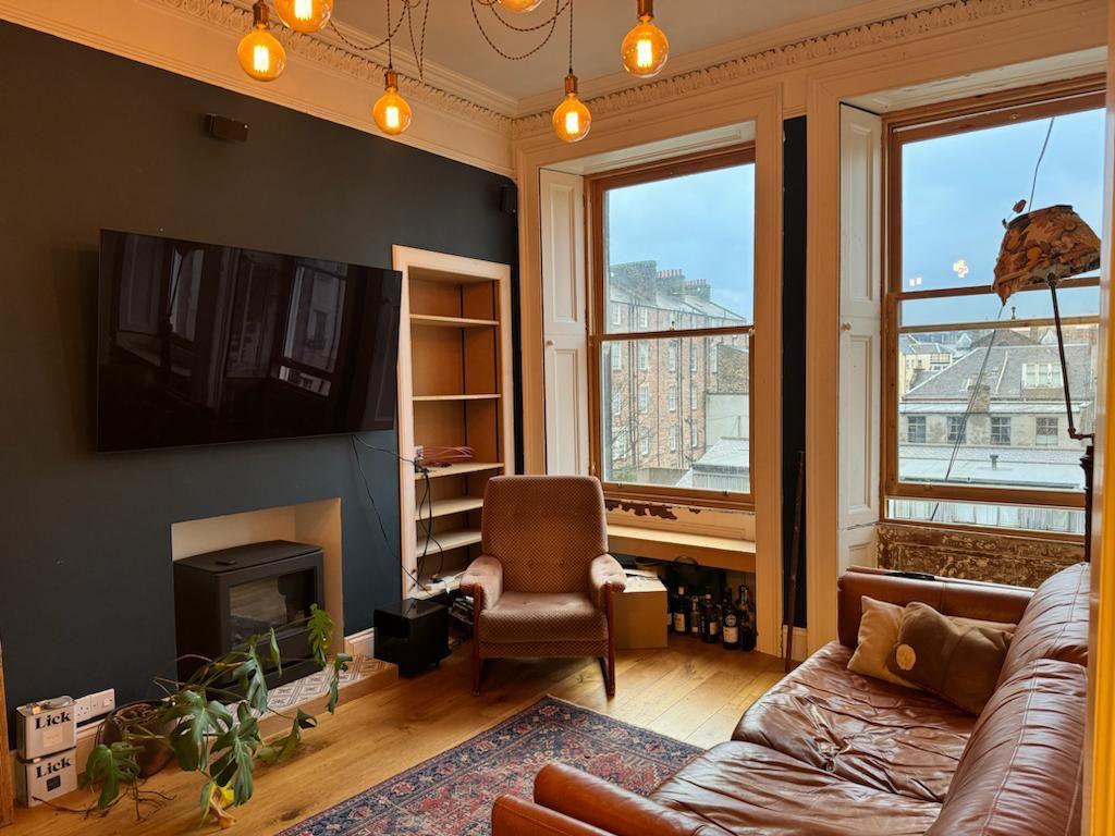 10, Kirk Street, Edinburgh, EH6 5EY 1 bed flat £999 pcm (£231 pw)
