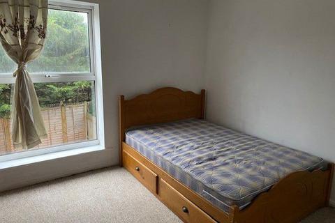 14 Andrews Close, Worcester Park, KT4 8PF