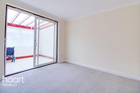 9 Carlyon Close, Wembley, HA0 1HR