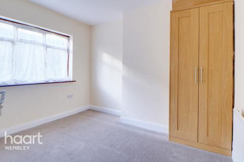 9 Carlyon Close, Wembley, HA0 1HR