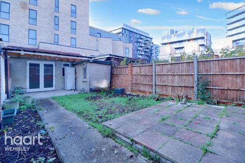9 Carlyon Close, Wembley, HA0 1HR
