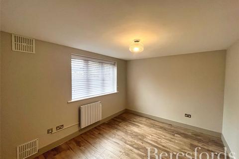 5 Leston Close, Rainham, RM13 9NF