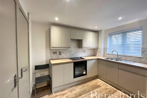 5 Leston Close, Rainham, RM13 9NF