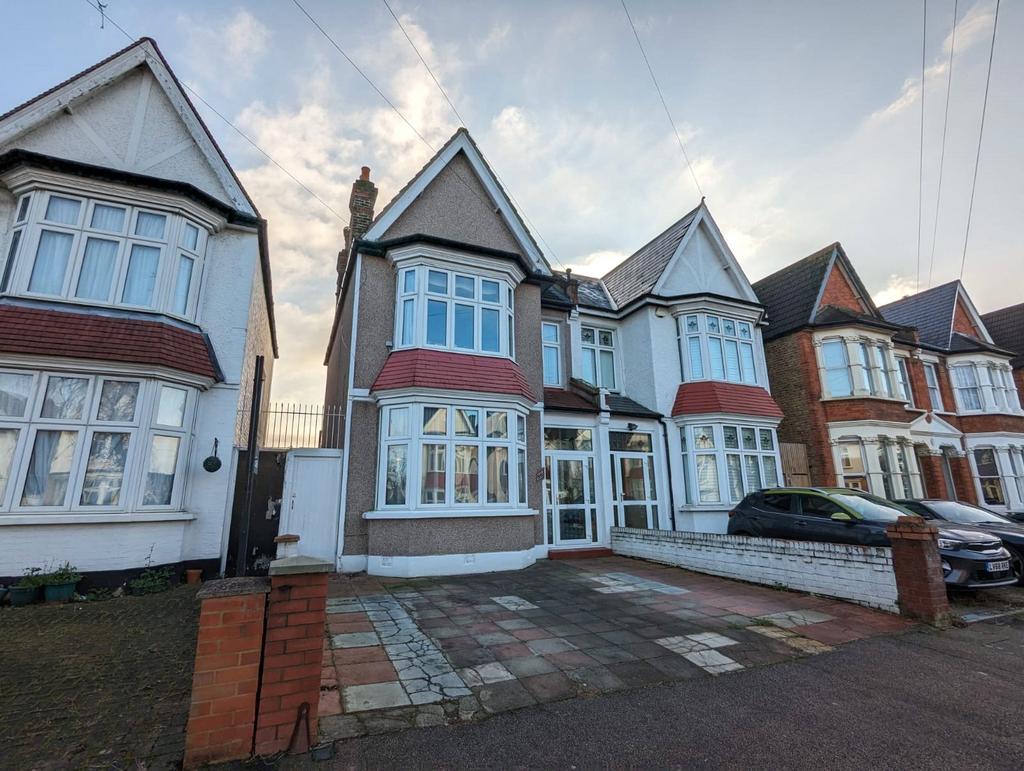 Arran Road, Catford, SE6 4 bed semidetached house £800,000