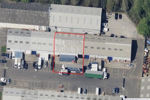 Industrial unit to rent - Unit 12 Ashford Industrial Estate, Shield Drive, Ashford, TW15 1AU