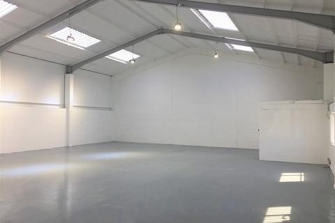 Industrial unit to rent - Unit 12 Ashford Industrial Estate, Shield Drive, Ashford, TW15 1AU