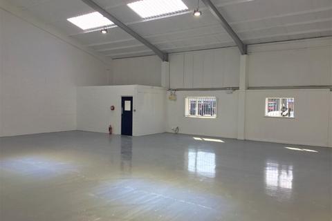 Industrial unit to rent - Unit 12 Ashford Industrial Estate, Shield Drive, Ashford, TW15 1AU