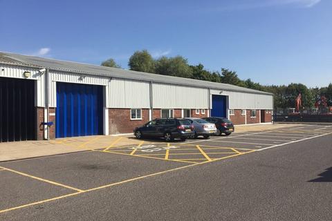 Industrial unit to rent - Unit 13 Ashford Industrial Estate, Shield Drive, Ashford, TW15 1AU