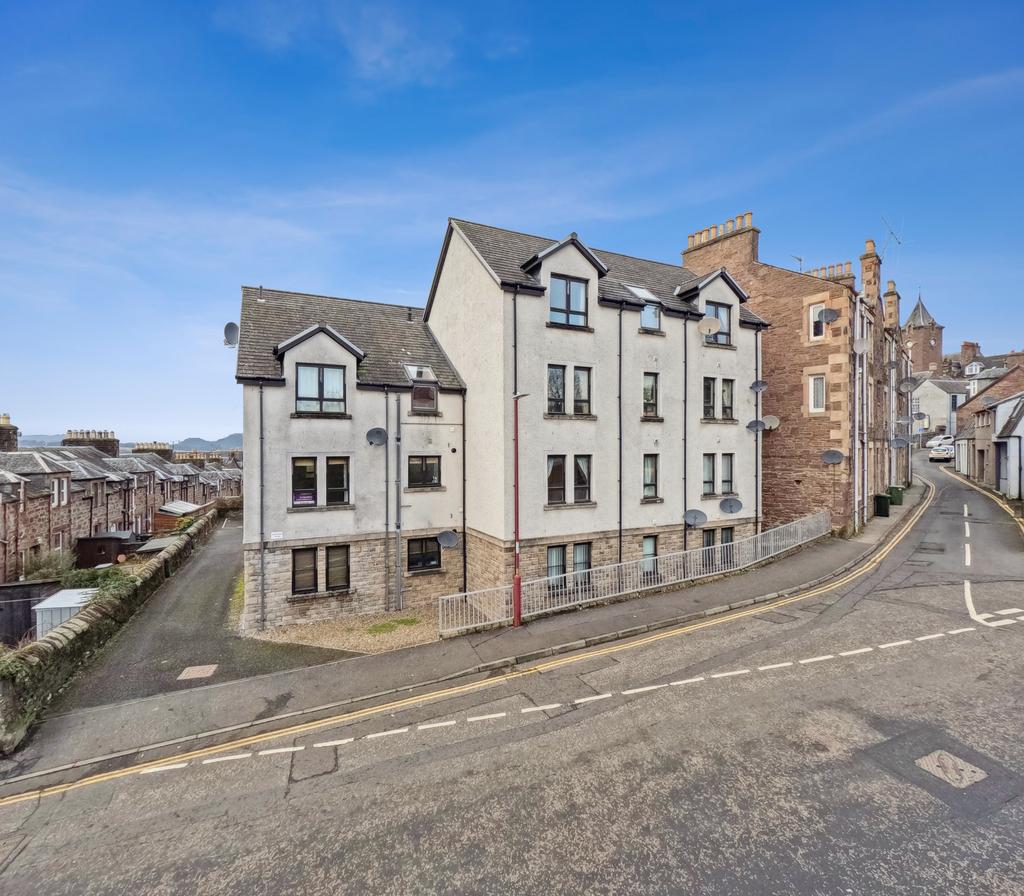 Johnstone Court, Church Street, Crieff, Perthshire, PH7 3BA 2 bed flat